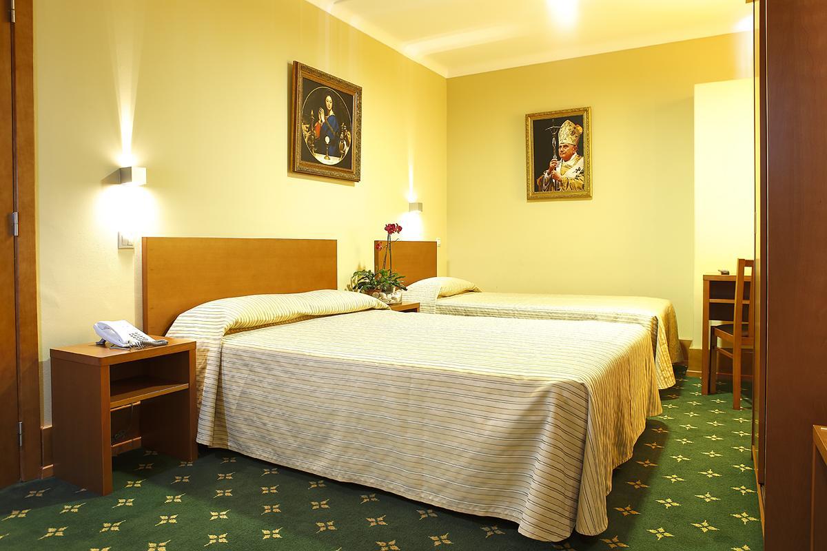 Domus Pacis Fatima Hotel Exterior photo