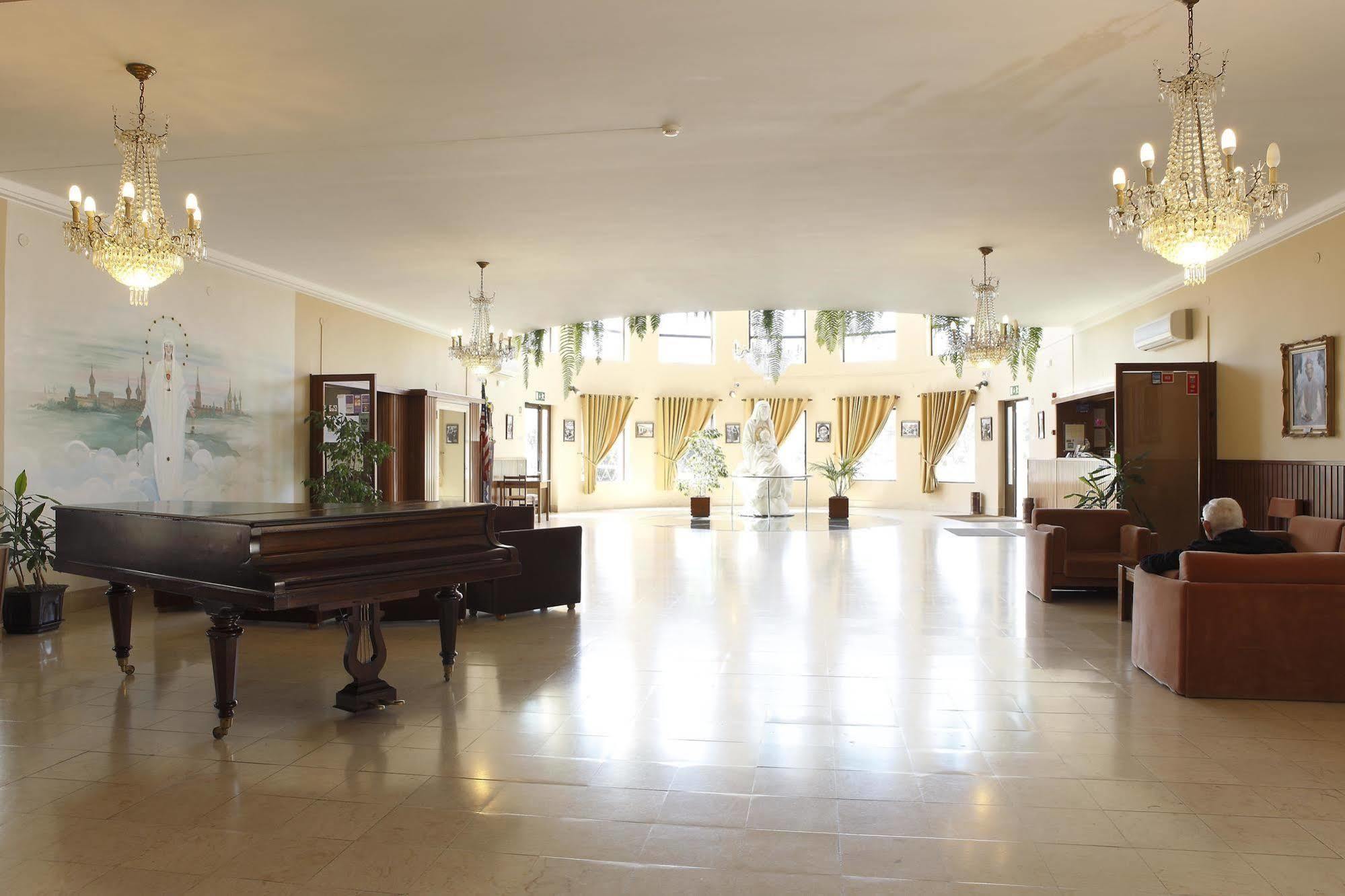 Domus Pacis Fatima Hotel Exterior photo