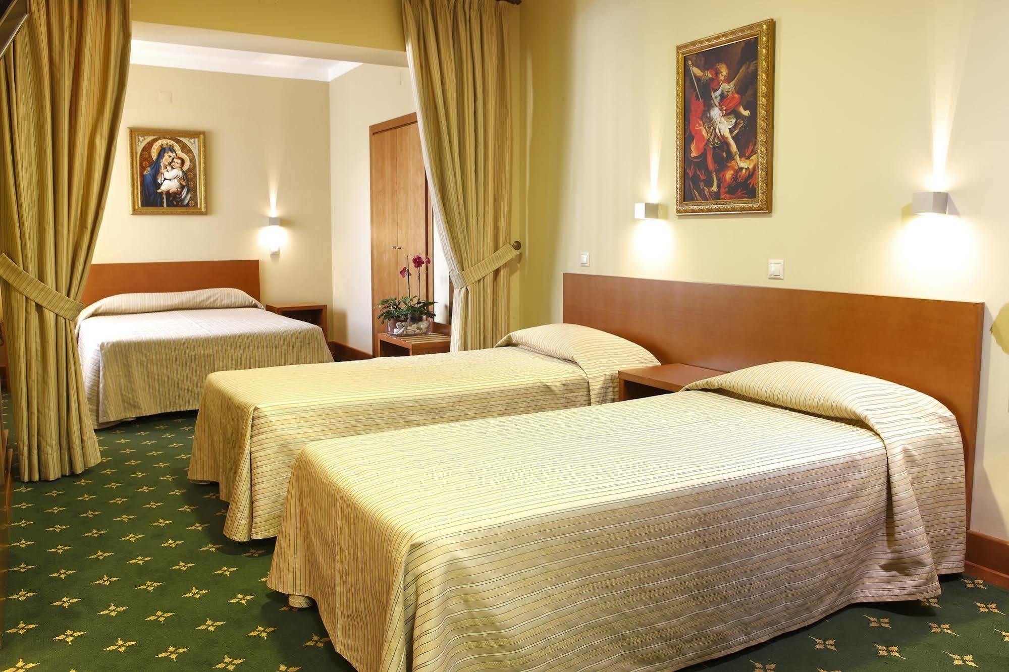 Domus Pacis Fatima Hotel Exterior photo